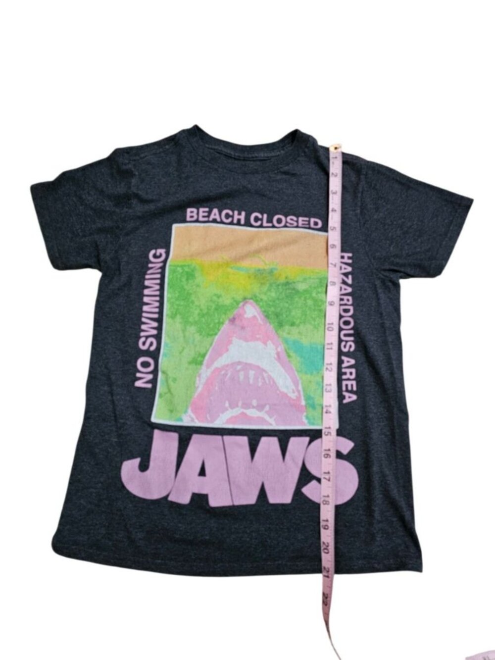 Universal Studios Jaws Kids Boys M Charcoal Graphic T-Shirt Beach Closed Retro - Picture 5 of 6
